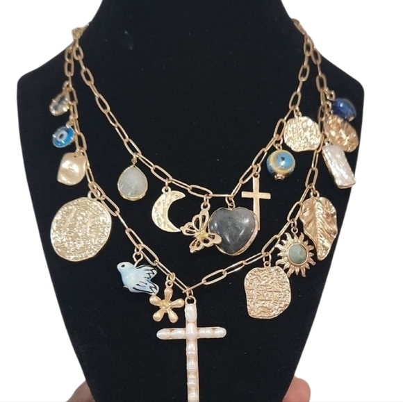 🔹️ATTERRI 🔹️Gold Charm Necklace with Cross and Pearl Heart Accents - Picture 1 of 8
